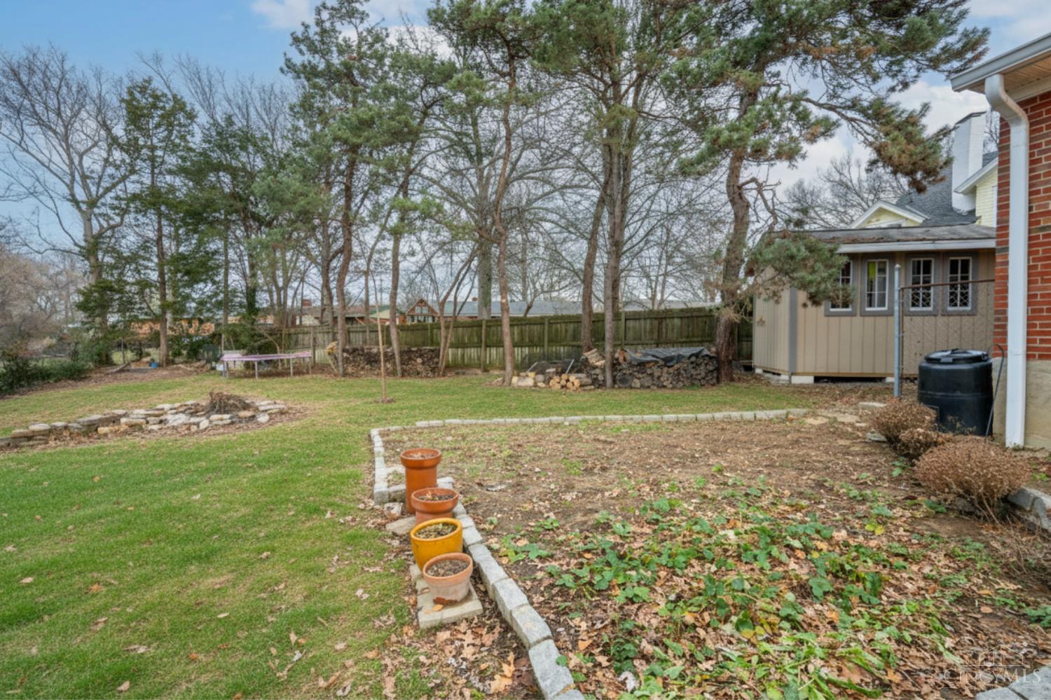 1225 Dean Court