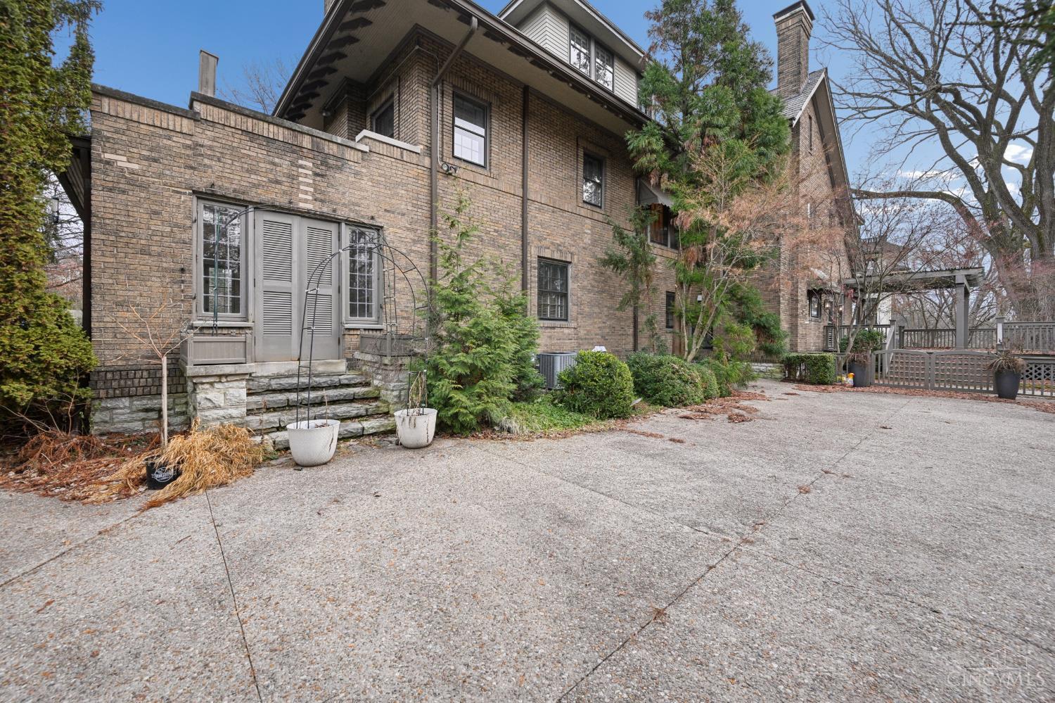 4061 Beechwood Avenue