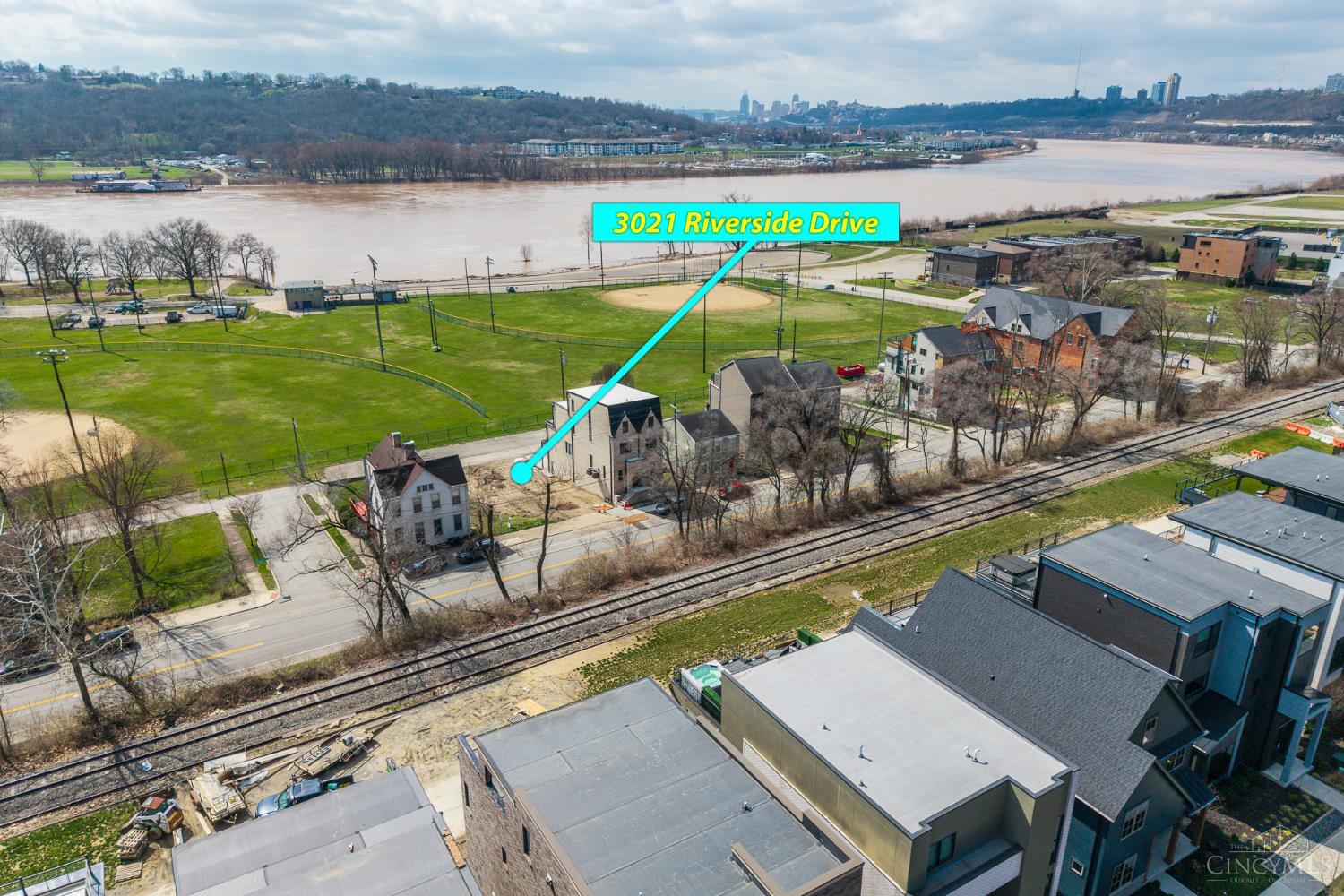 3021 Riverside Drive