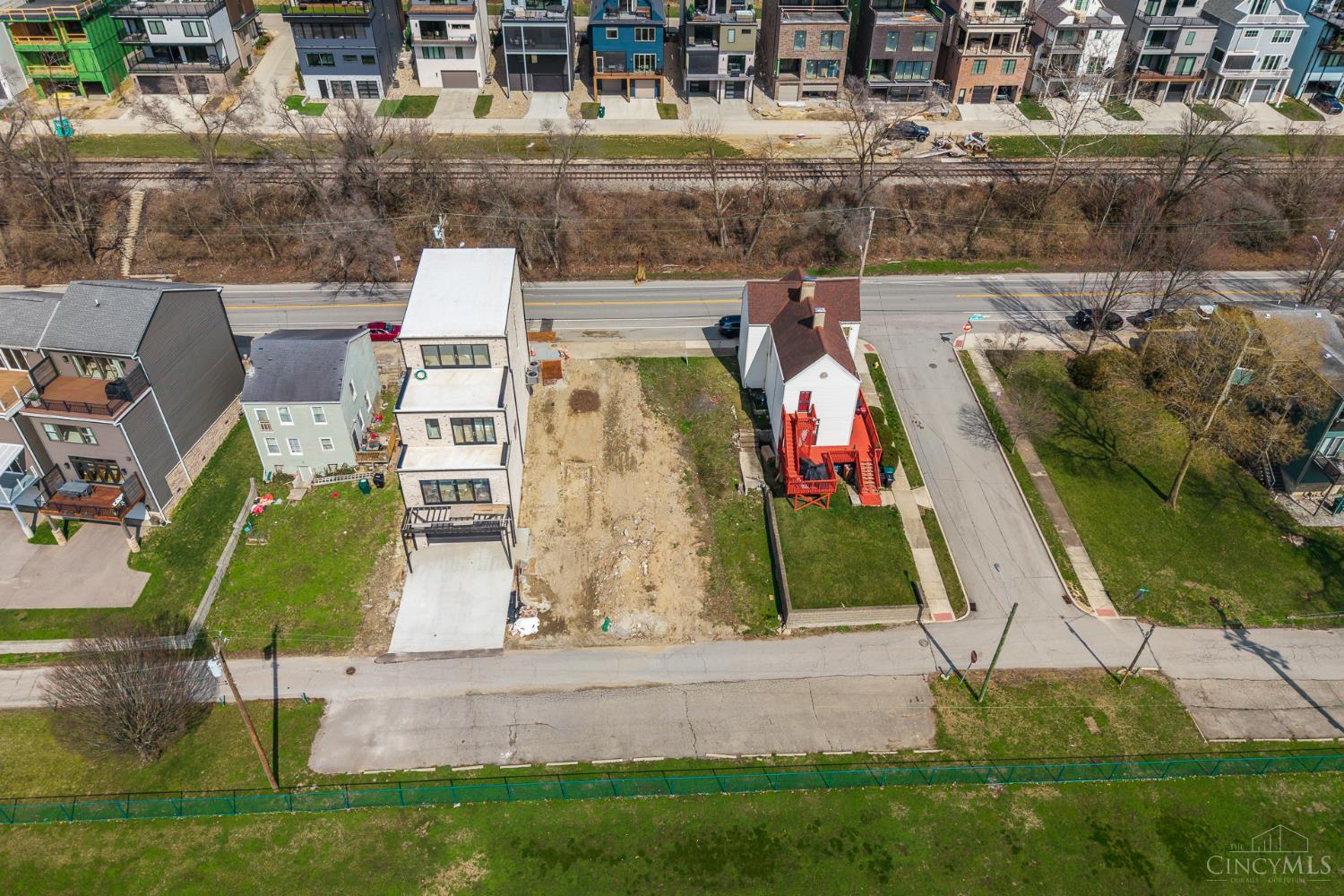 3021 Riverside Drive