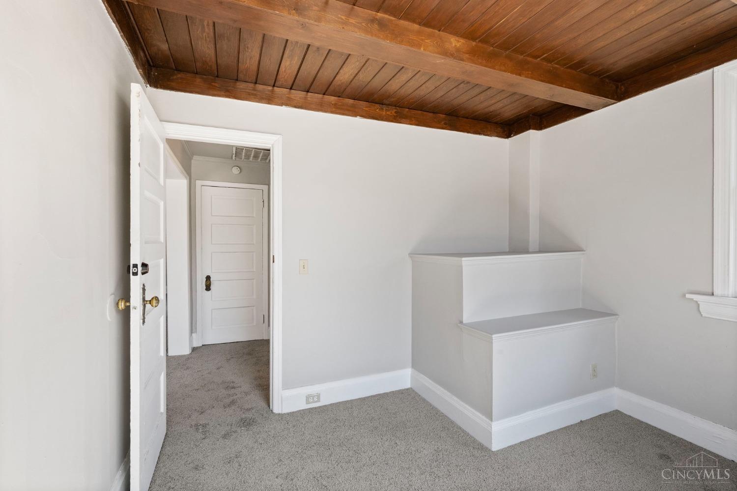 3280 Jefferson Avenue