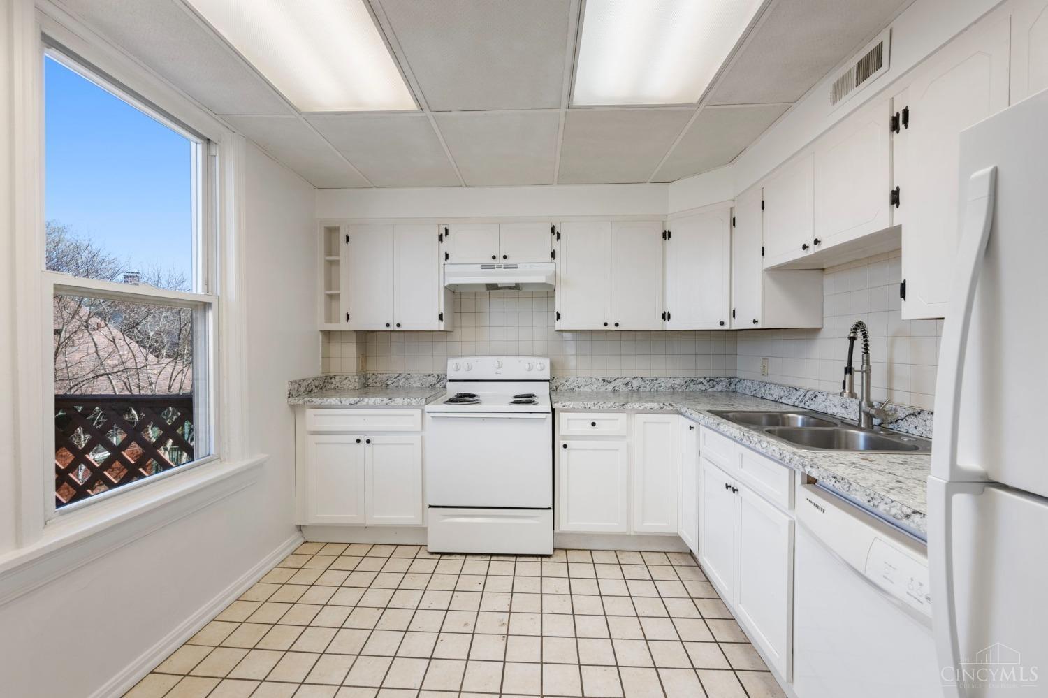 3280 Jefferson Avenue