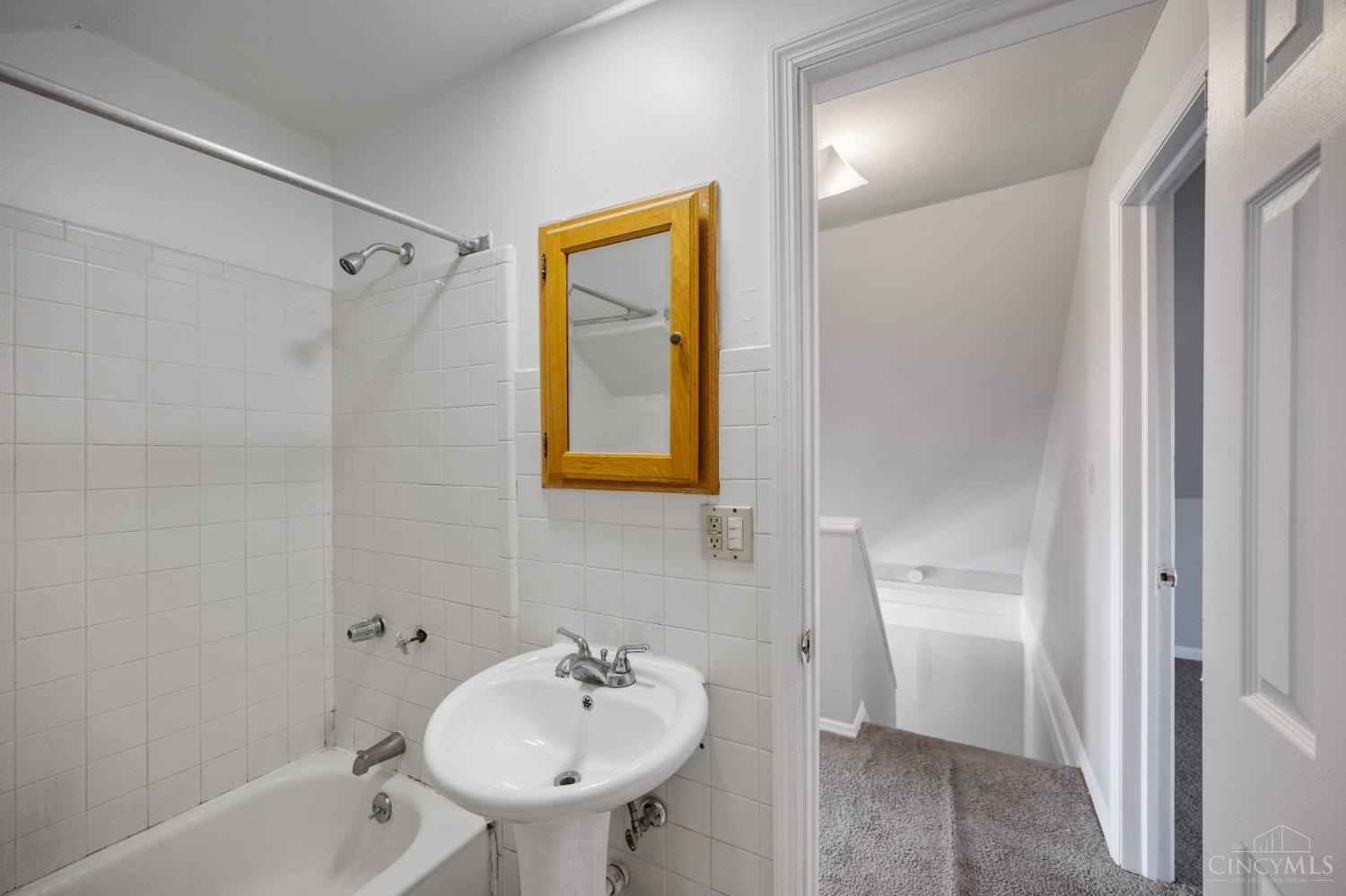 3280 Jefferson Avenue