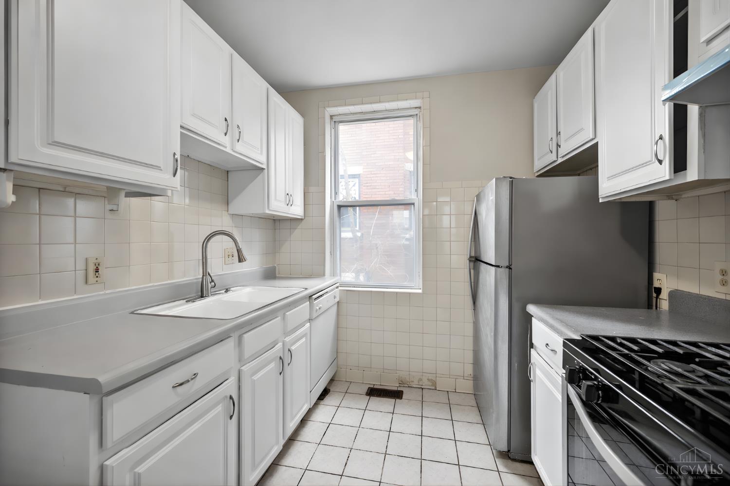 3280 Jefferson Avenue