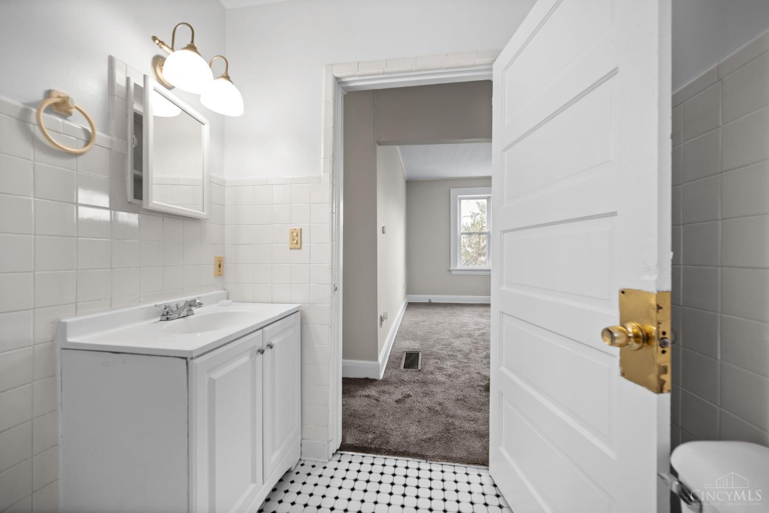 3280 Jefferson Avenue