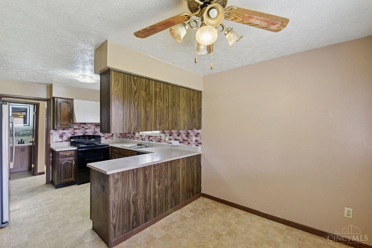 1600 Woodhall Court