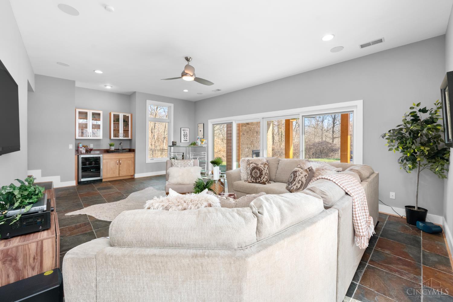 8675 Camargo Club Drive