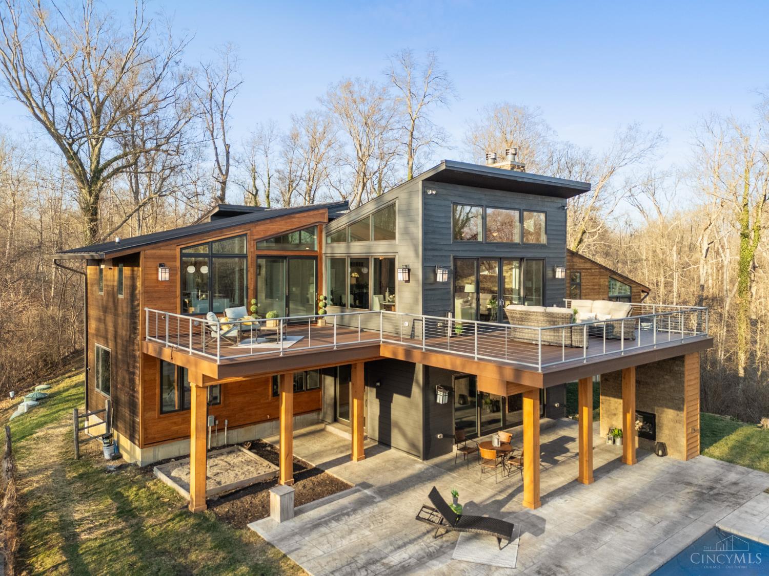 8675 Camargo Club Drive