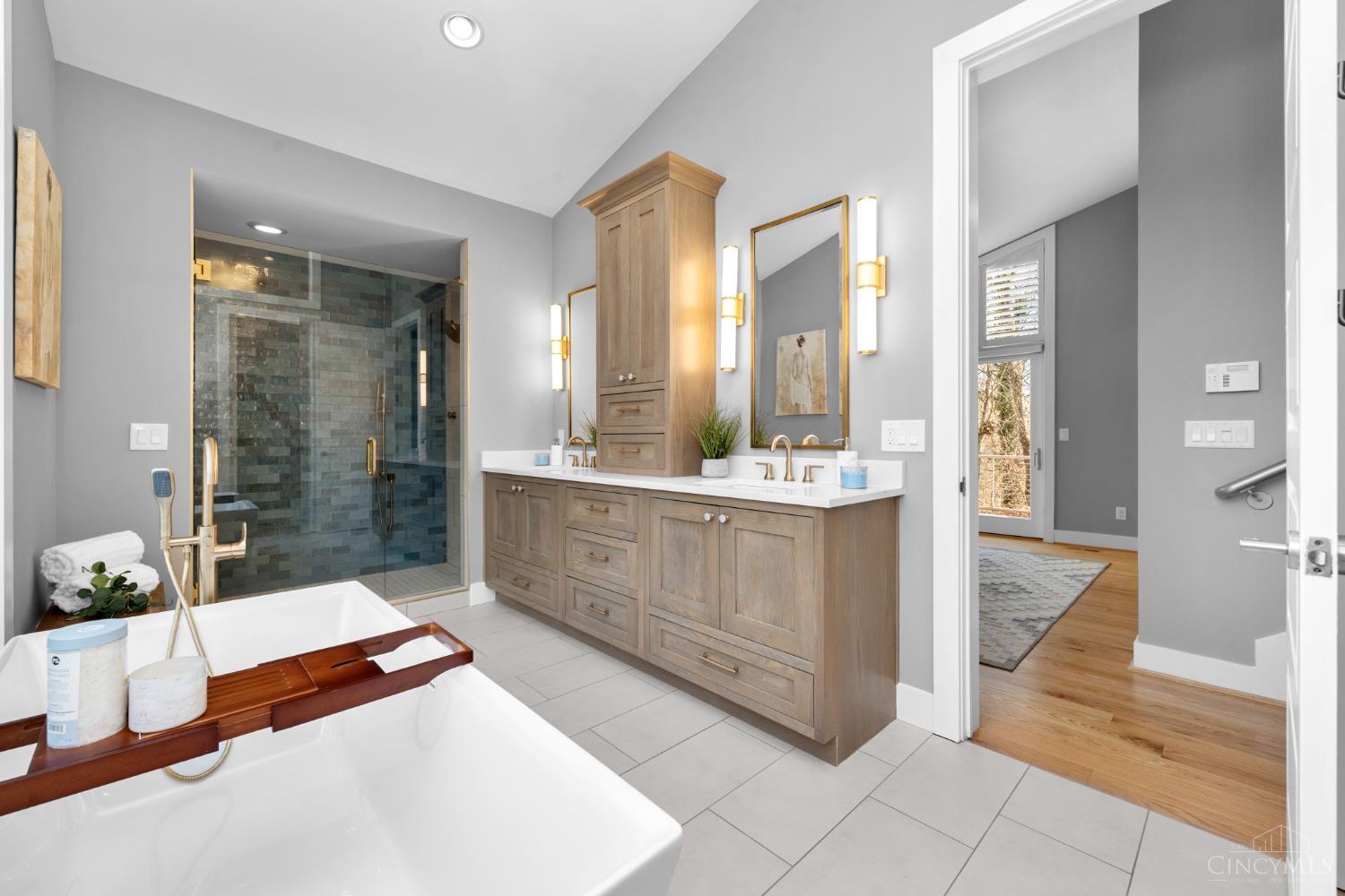 8675 Camargo Club Drive