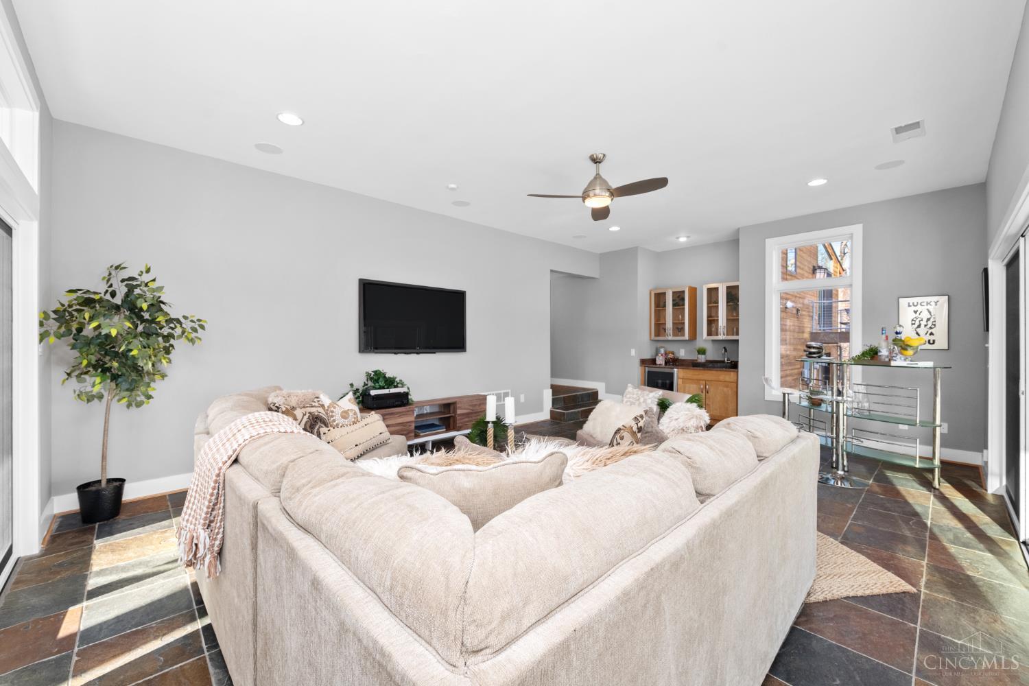 8675 Camargo Club Drive