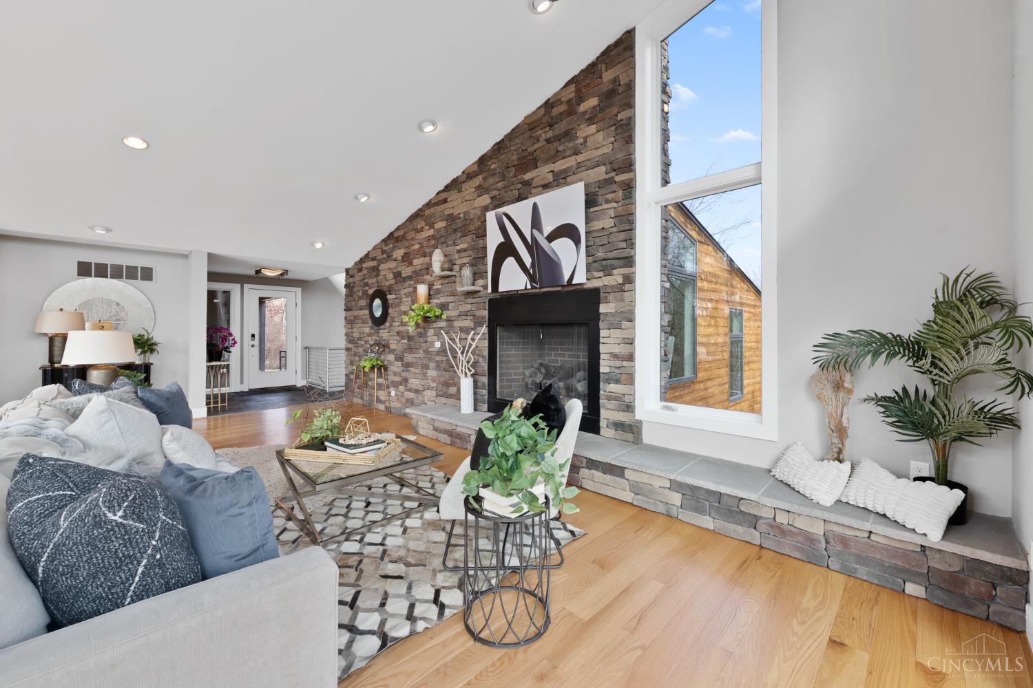 8675 Camargo Club Drive