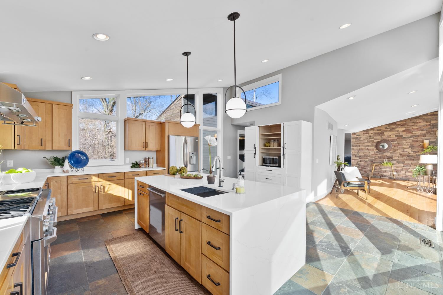 8675 Camargo Club Drive