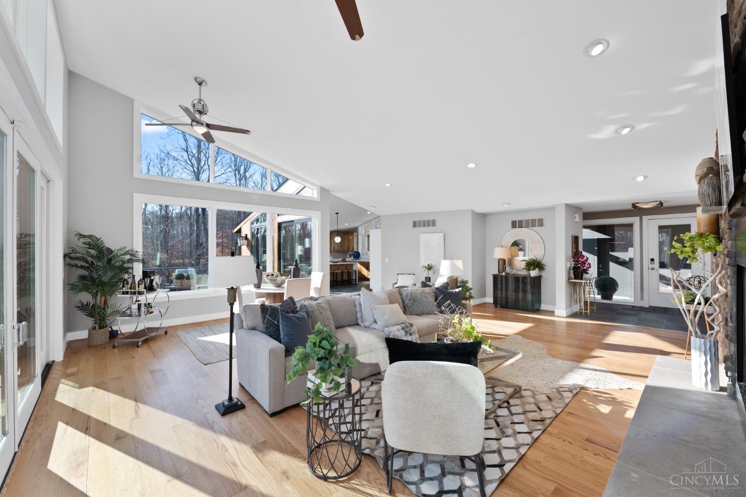 8675 Camargo Club Drive