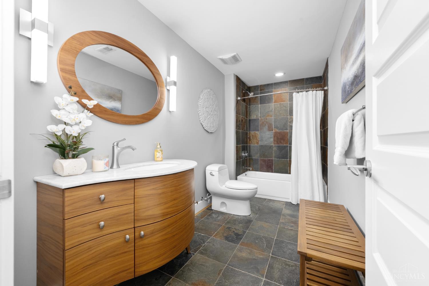 8675 Camargo Club Drive