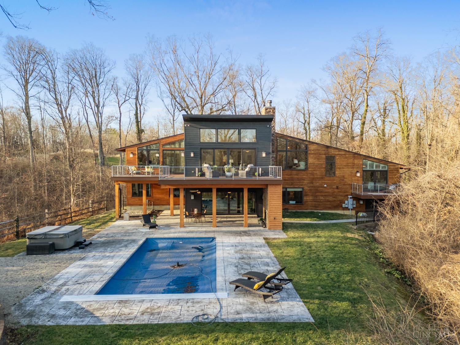 8675 Camargo Club Drive