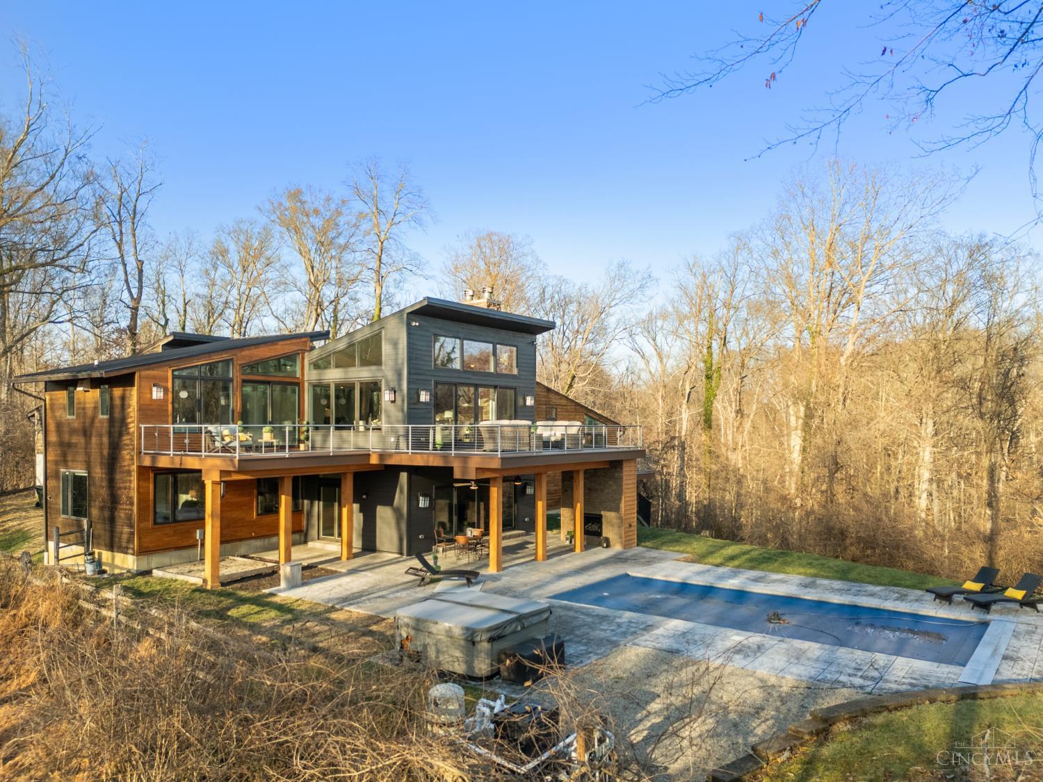 8675 Camargo Club Drive