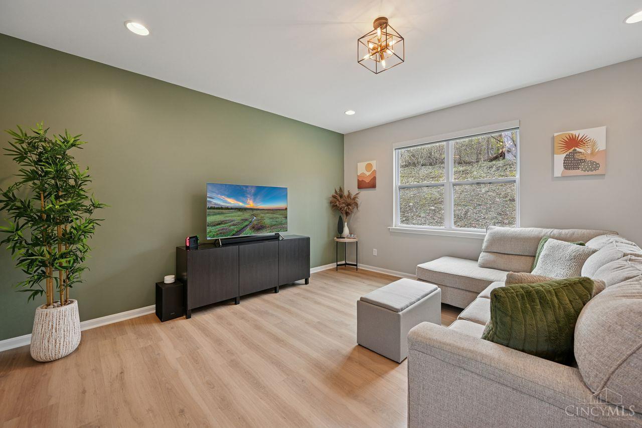 551 North View Drive