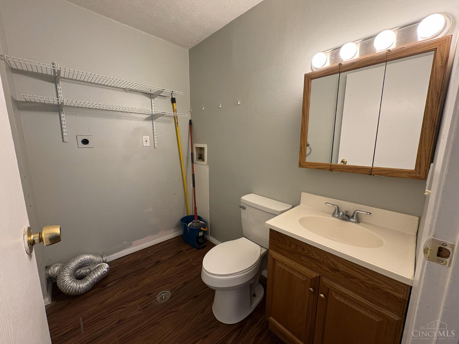 7215 Creekview Drive