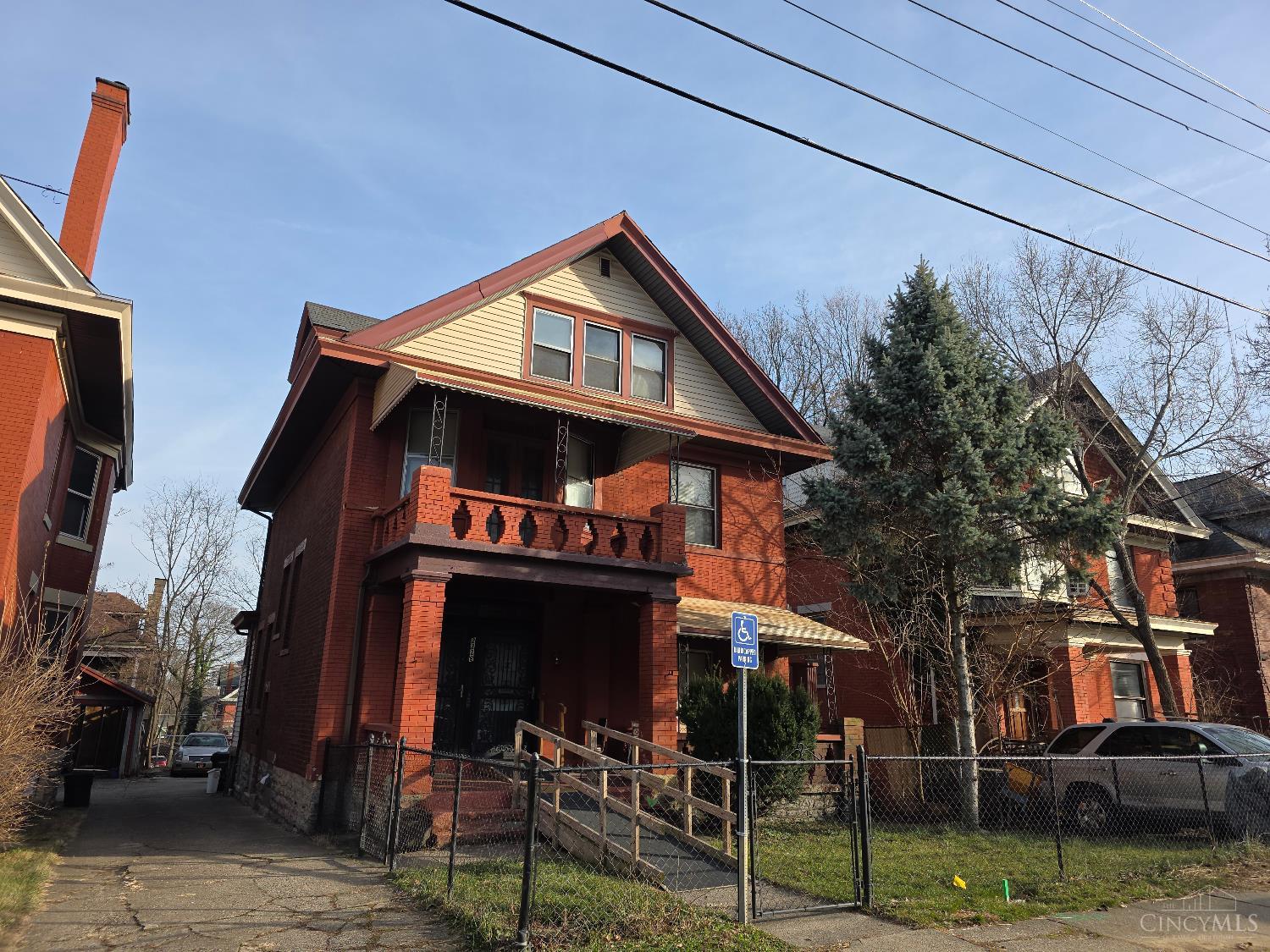 2228 Maplewood Avenue