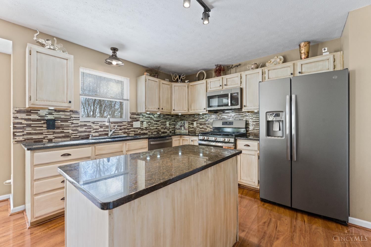 2280 Siesta Drive