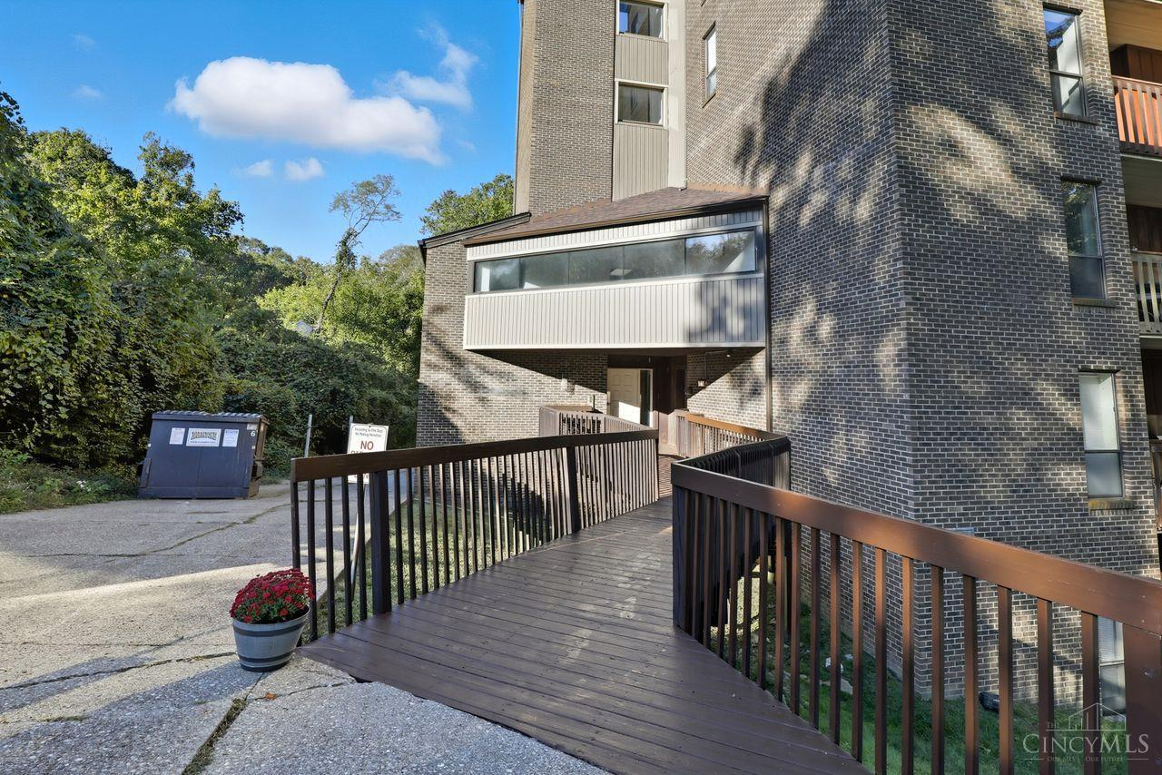 2121 Sutton Avenue 4C