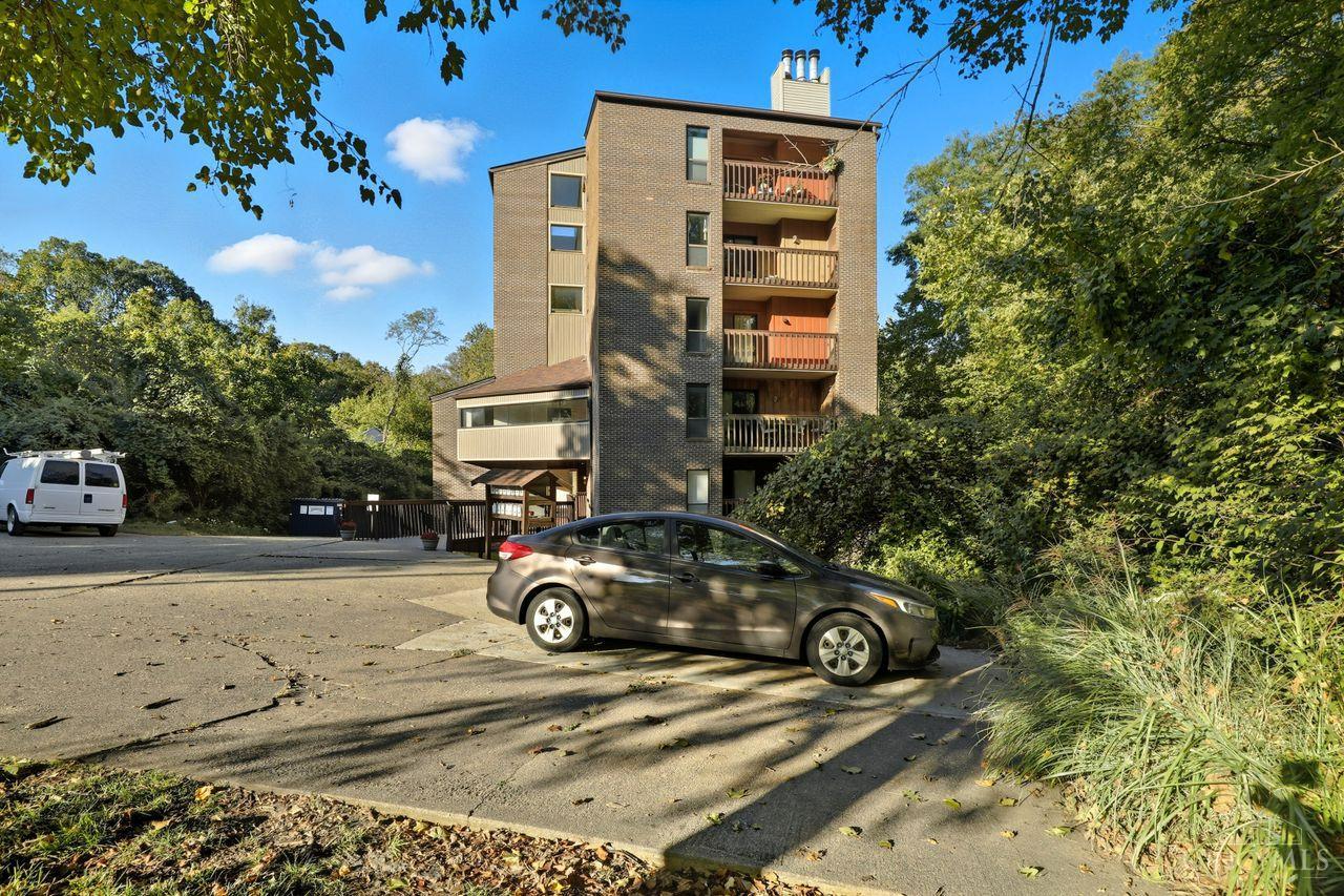 2121 Sutton Avenue 4C