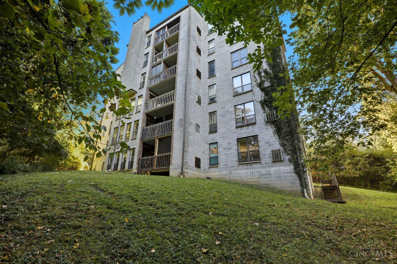 2121 Sutton Avenue 4C