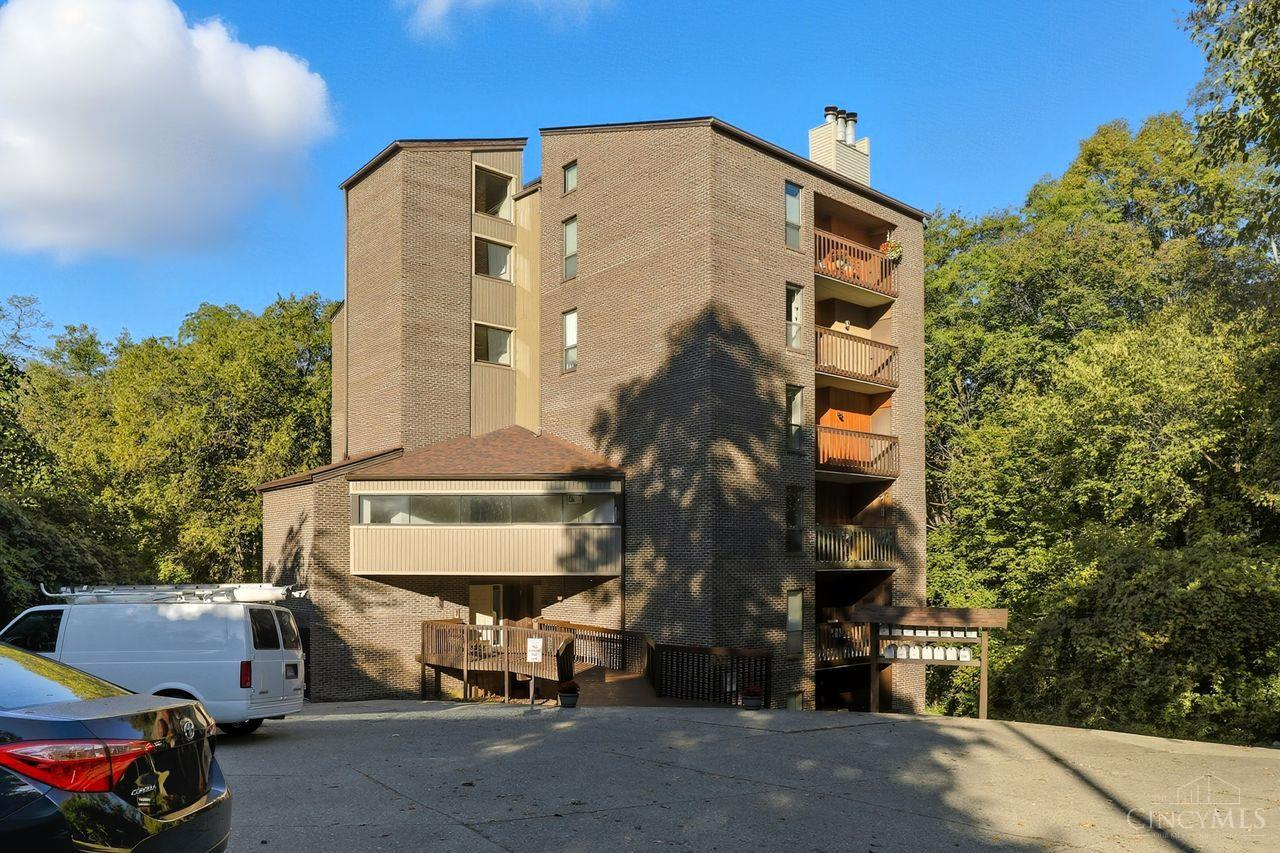 2121 Sutton Avenue 4C