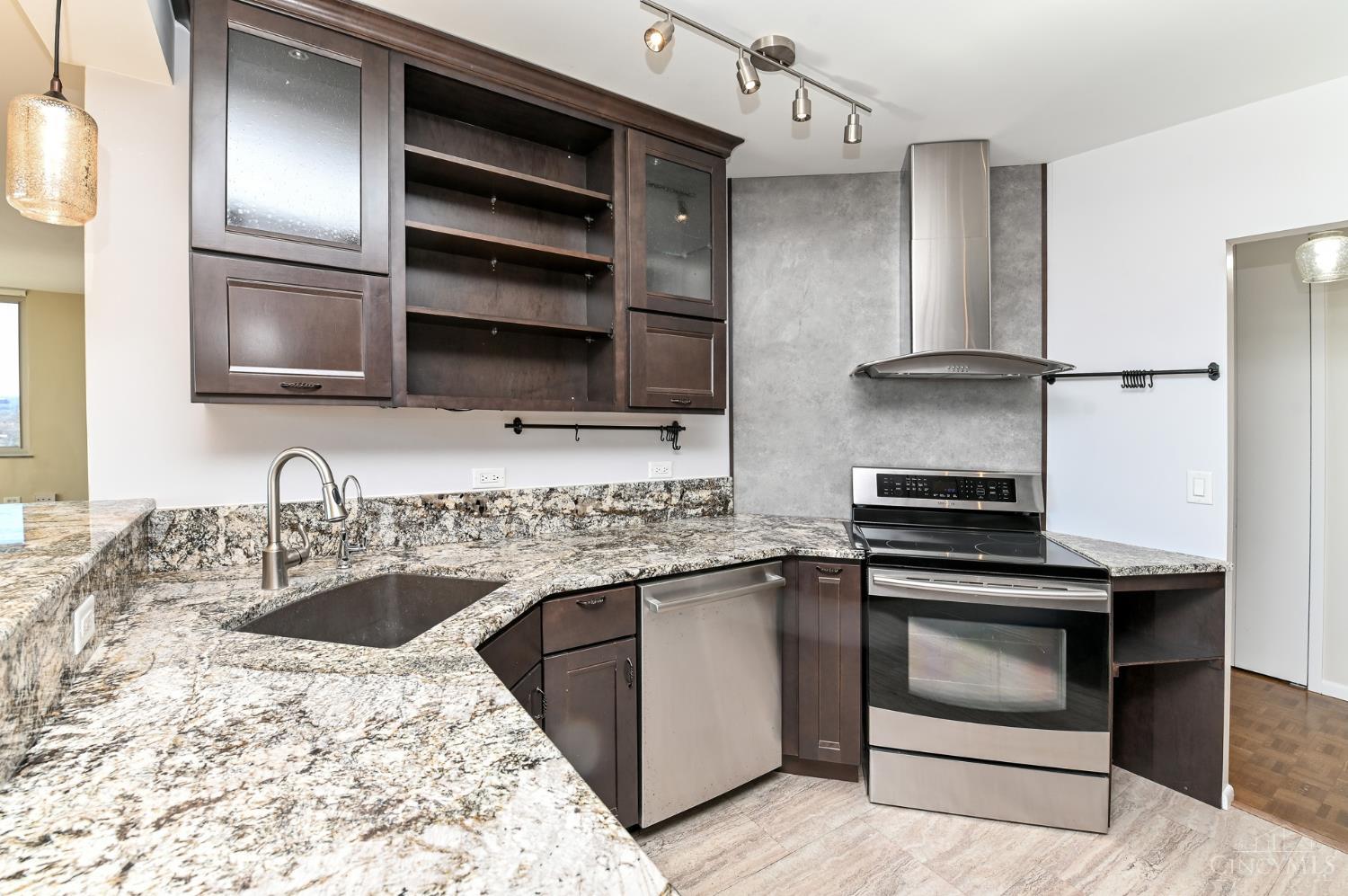 2401 Ingleside Avenue 10C