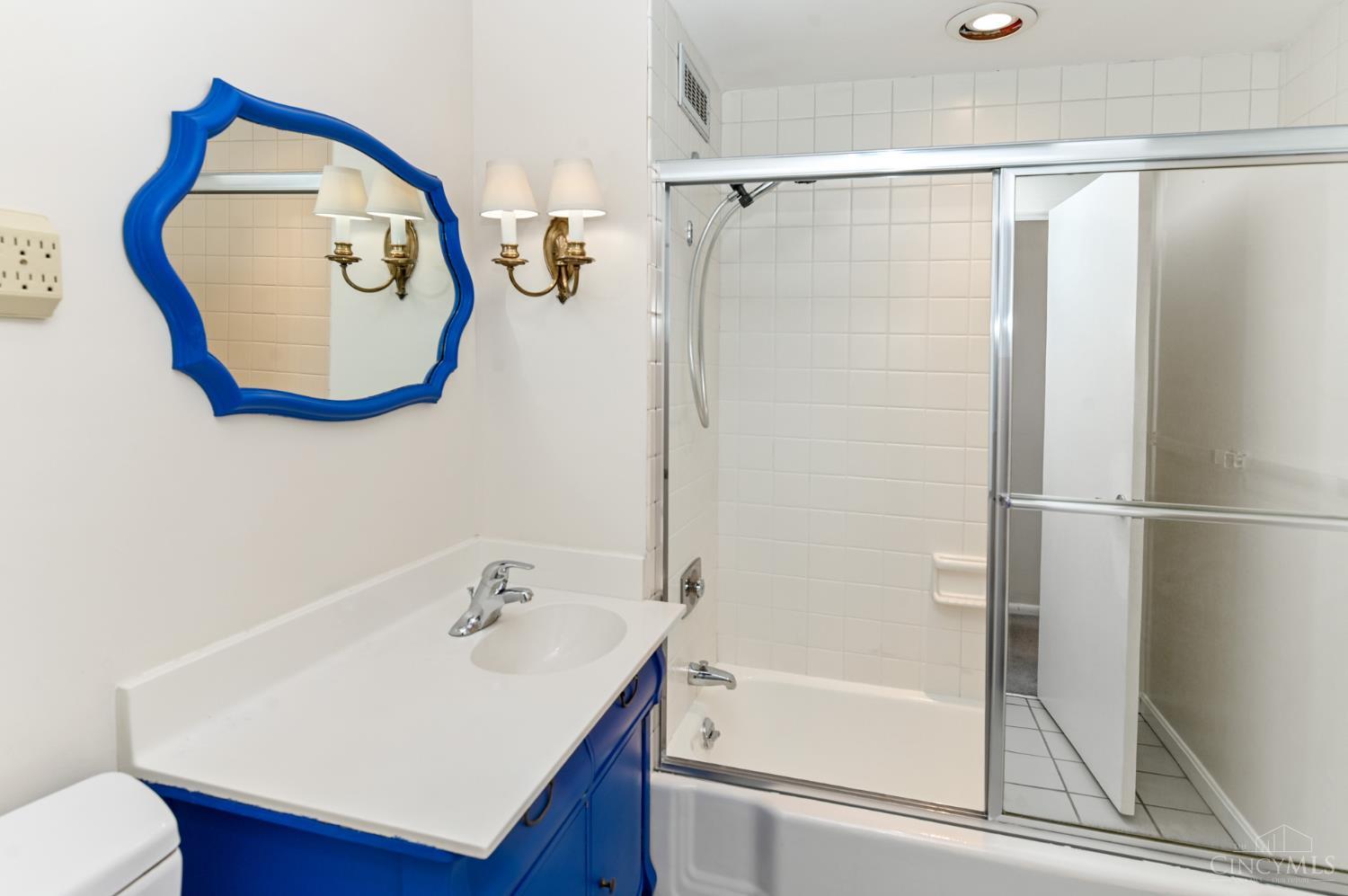 2401 Ingleside Avenue 10C