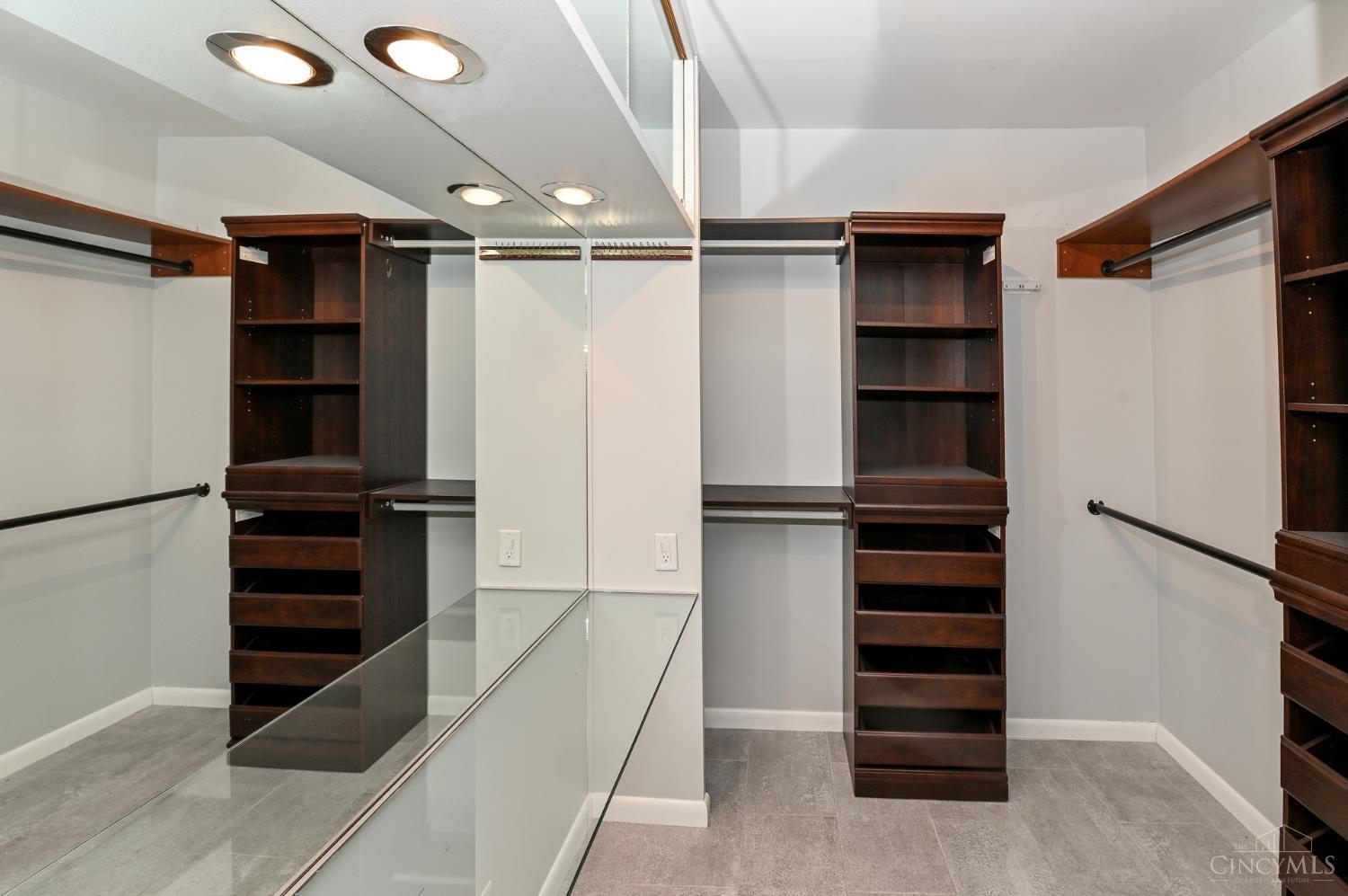 2401 Ingleside Avenue 10C