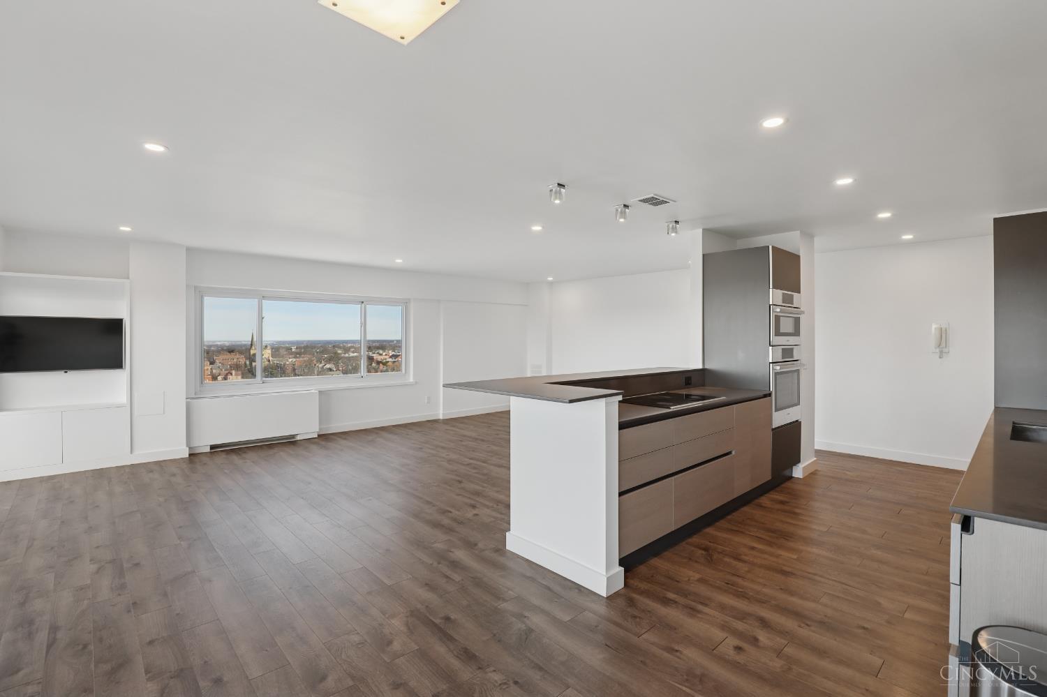 2200 Victory Parkway 2307