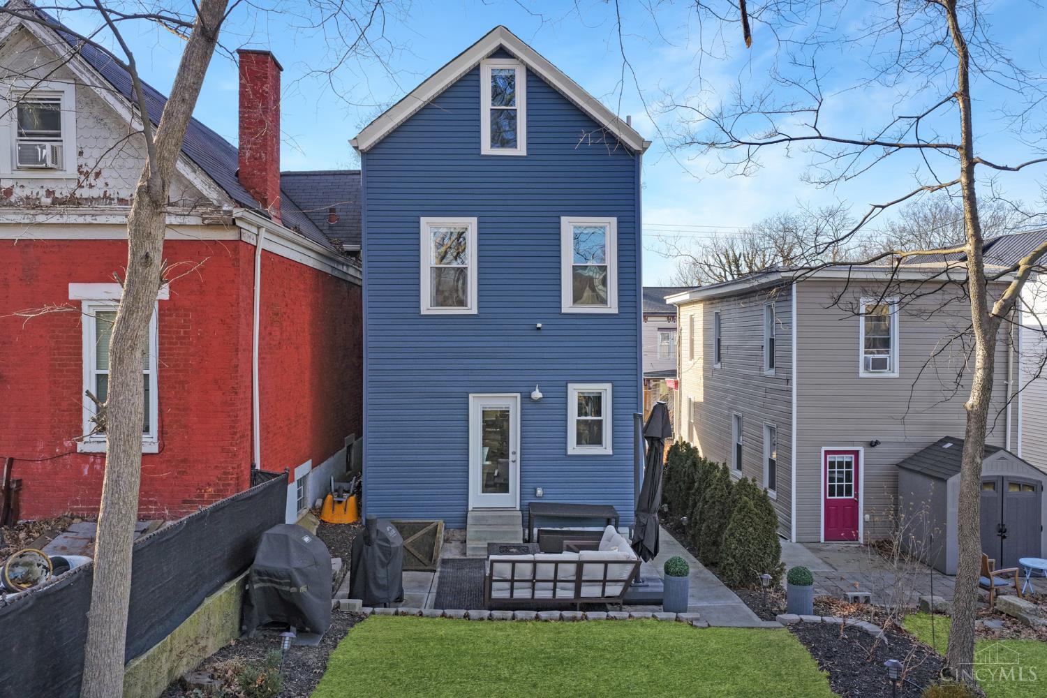 2528 Hemlock Street