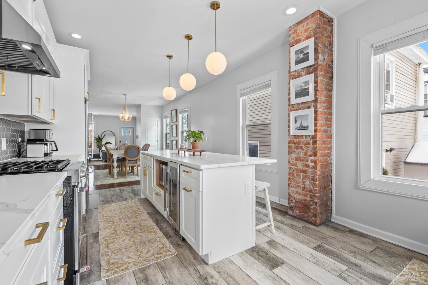 2528 Hemlock Street
