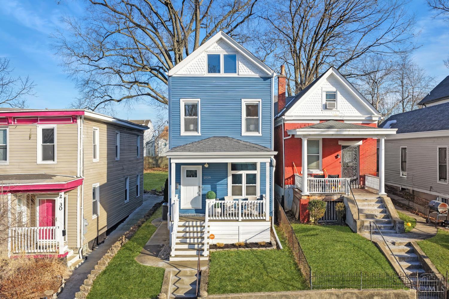 2528 Hemlock Street