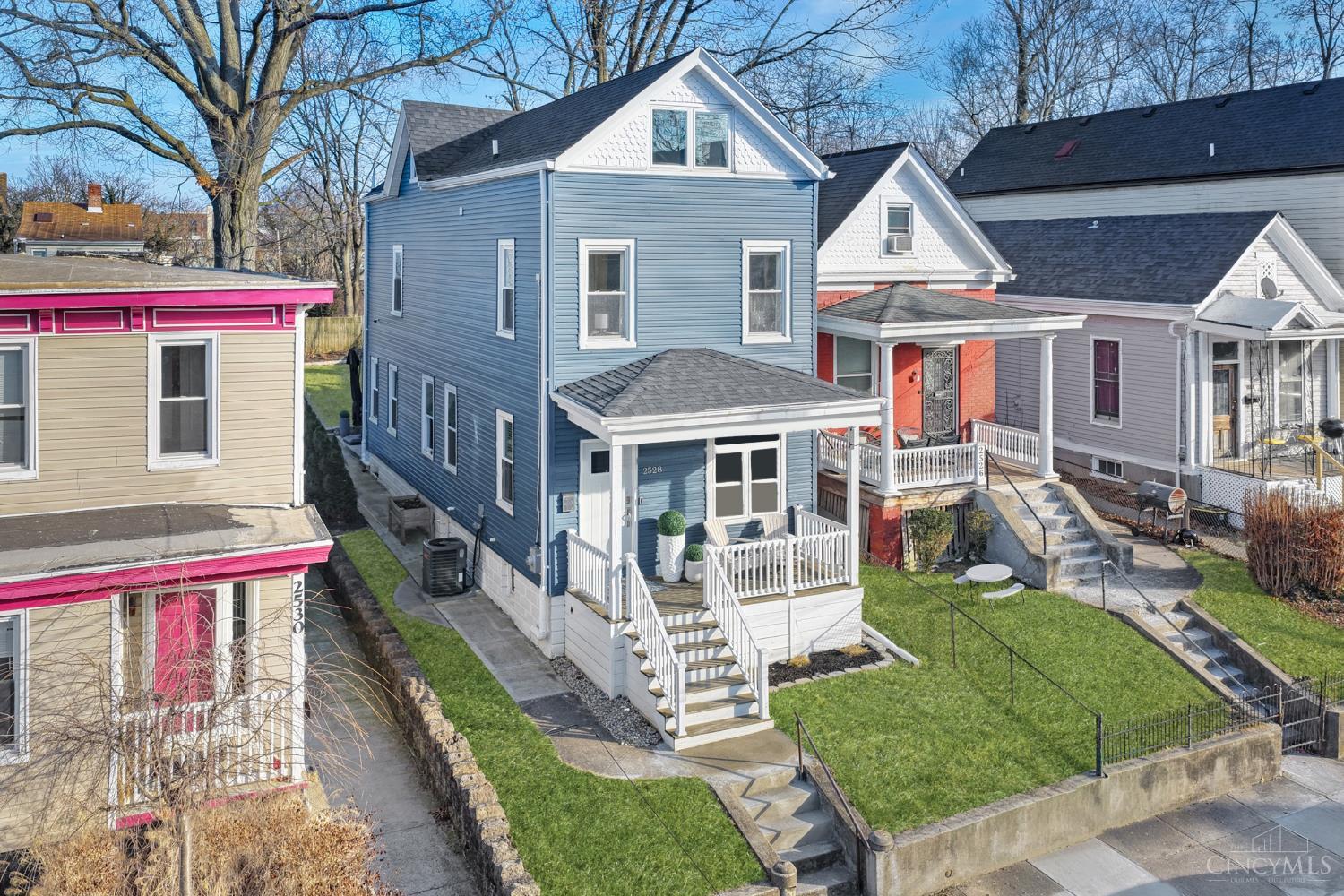 2528 Hemlock Street