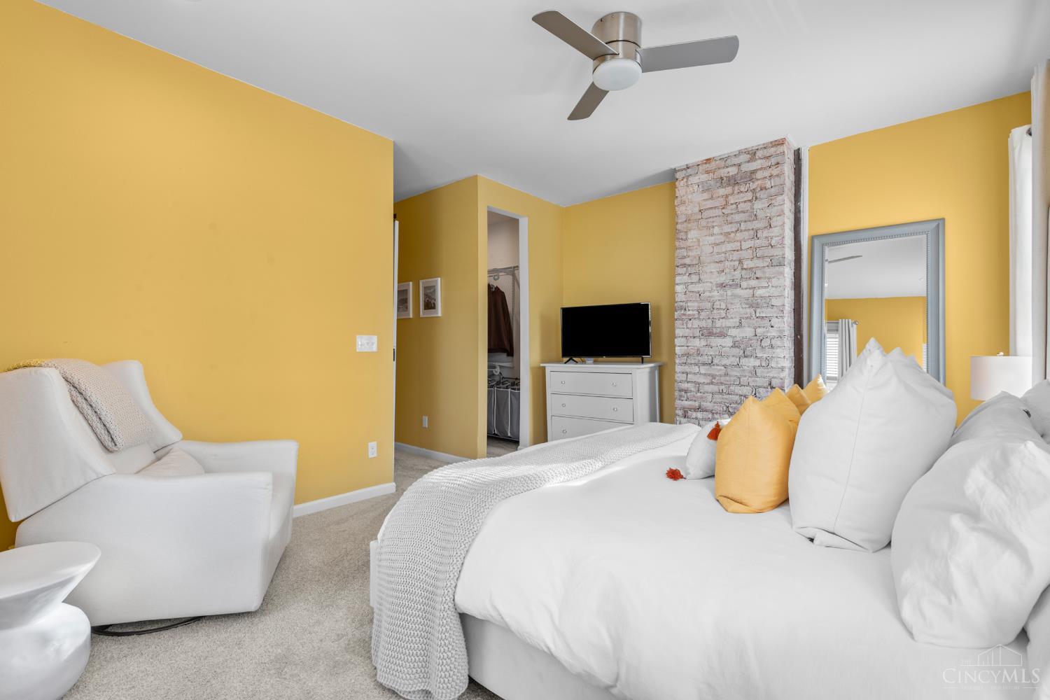 2528 Hemlock Street