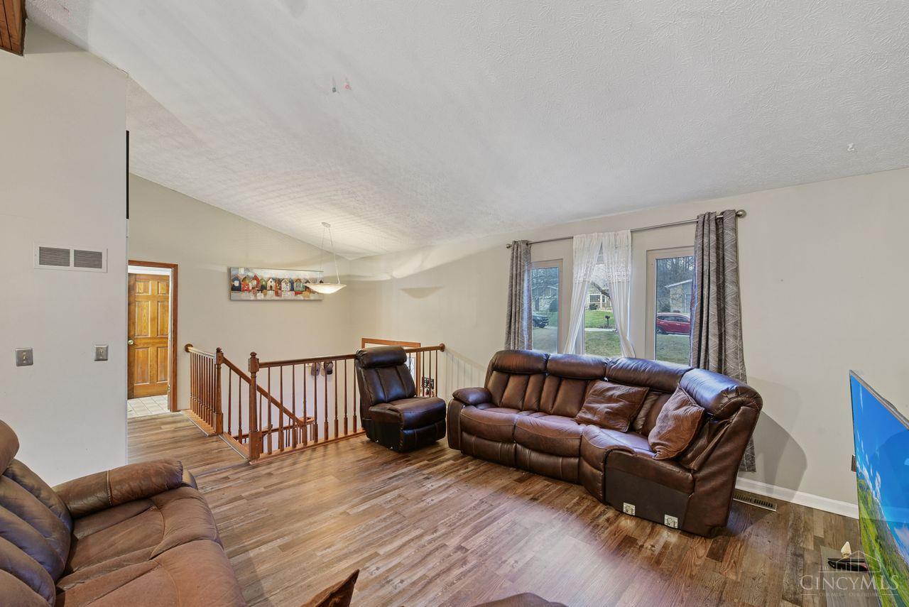 3899 Ridgedale Drive