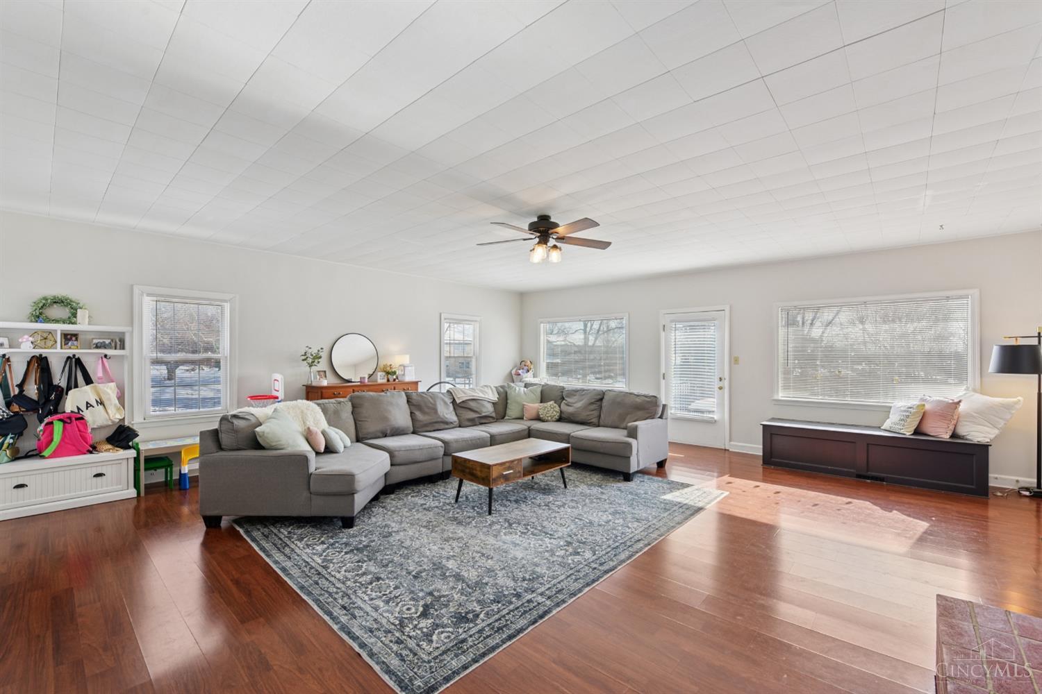 6009 Cleves Warsaw