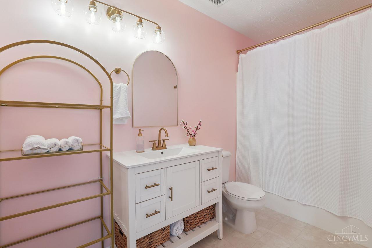 65 Wooded Ridge Drive