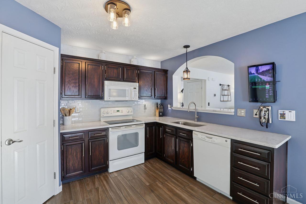 65 Wooded Ridge Drive