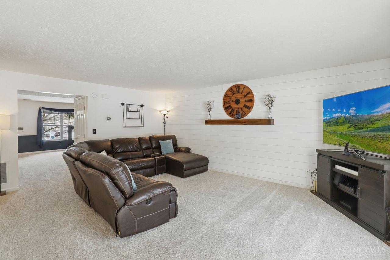 65 Wooded Ridge Drive