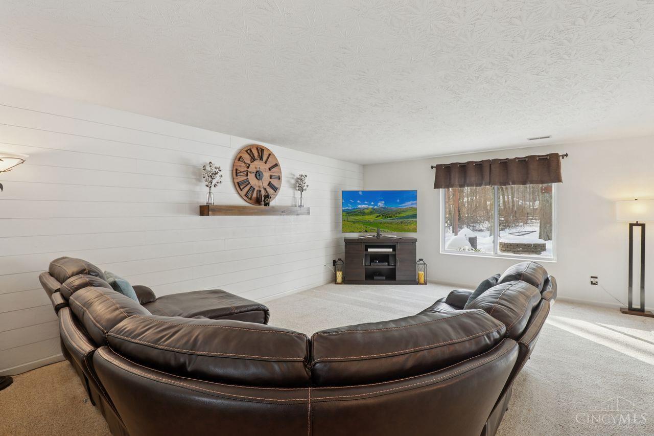 65 Wooded Ridge Drive