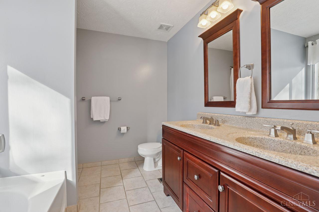 65 Wooded Ridge Drive