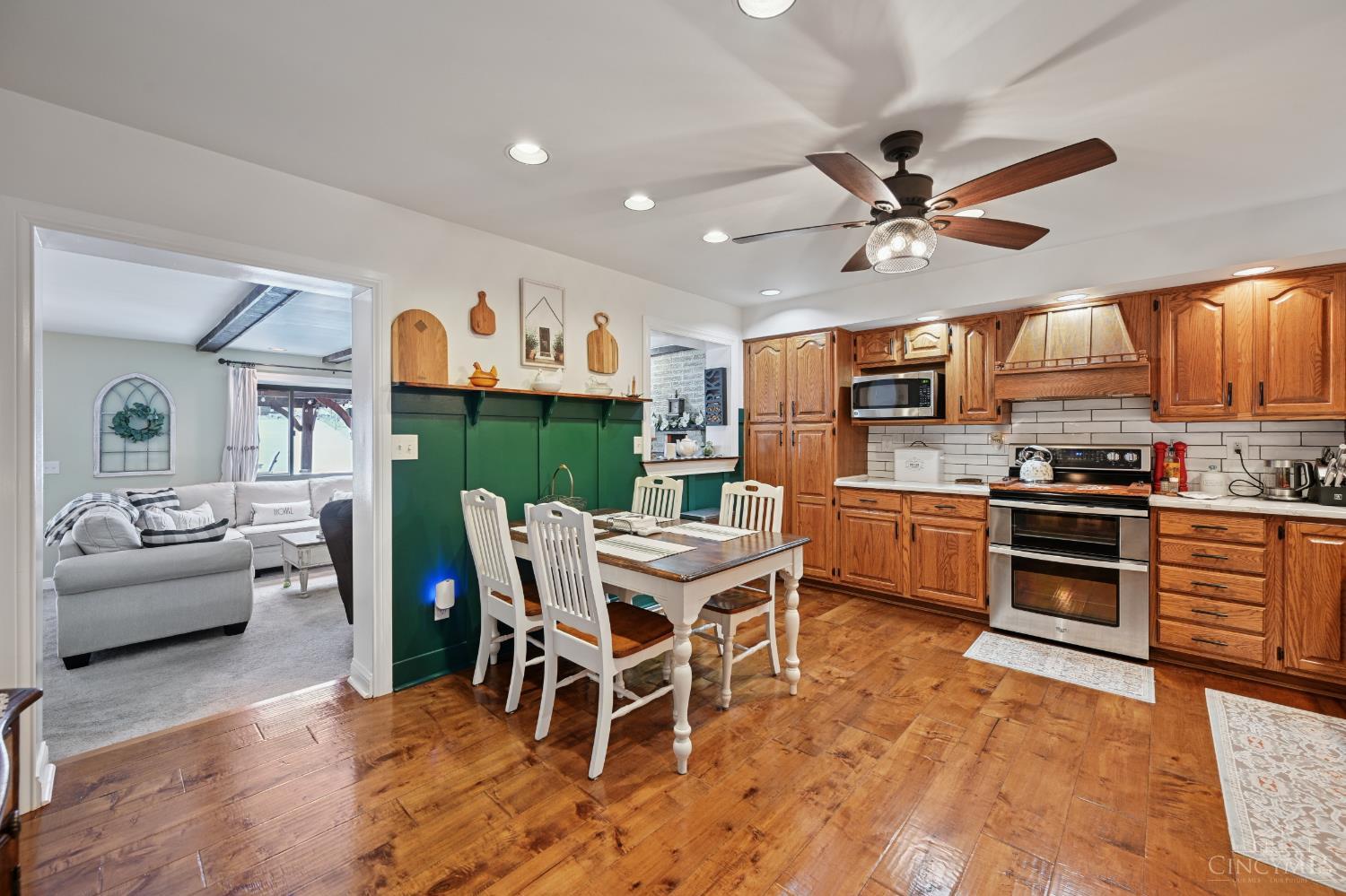 3855 Ridgecombe Drive