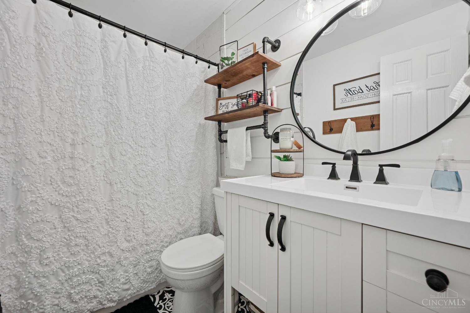 3855 Ridgecombe Drive