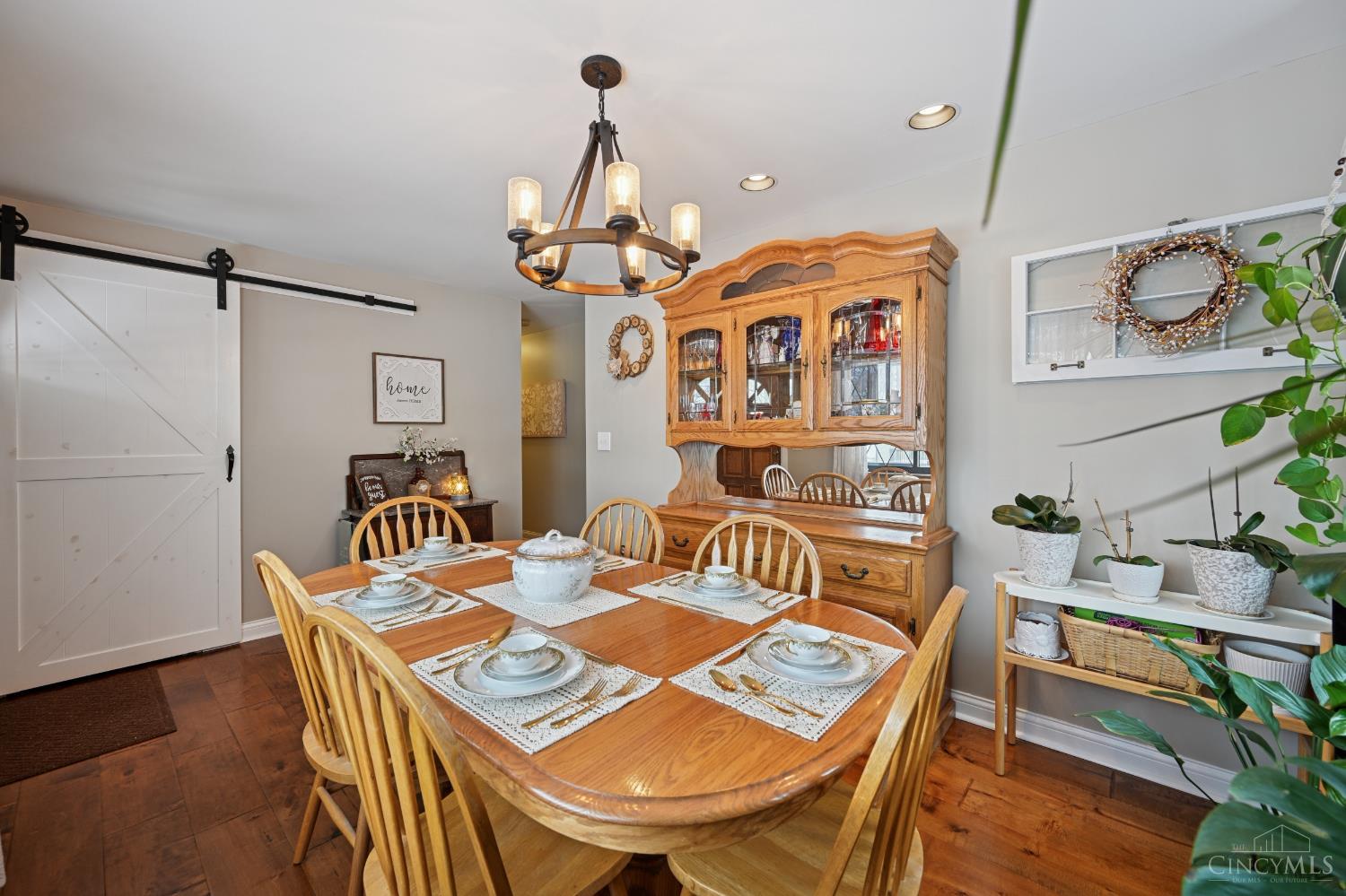 3855 Ridgecombe Drive