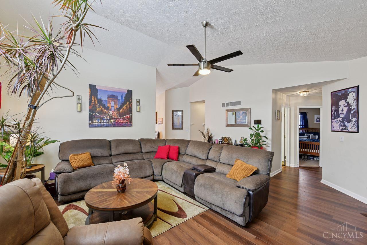 2979 Creekside Drive