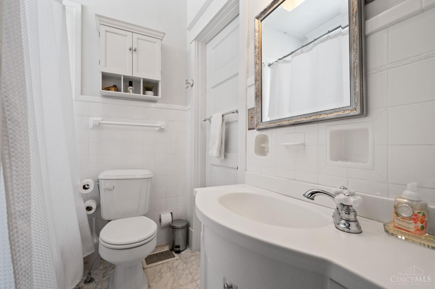 2517 Observatory Avenue