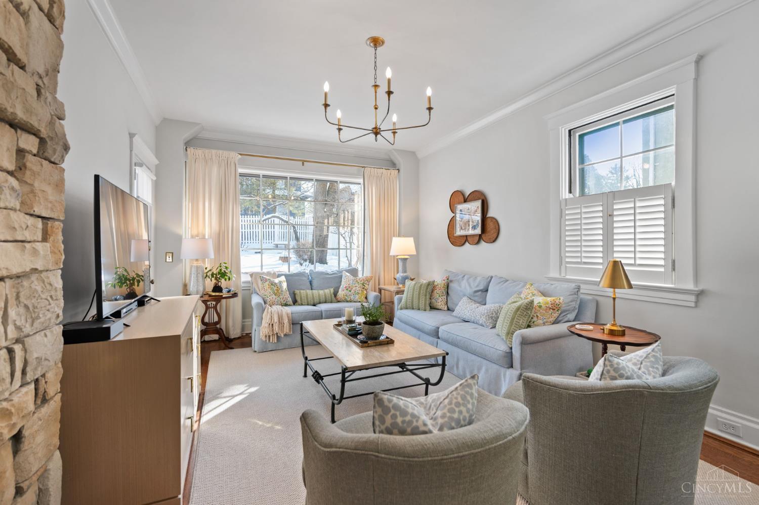 2517 Observatory Avenue